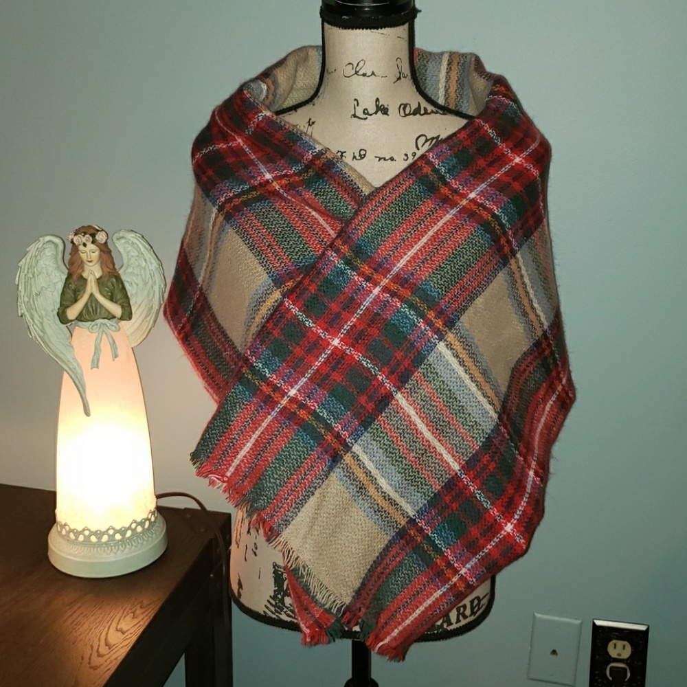 New Modcloth Loch and Key Tartan Blanket Scarf - Picture 8 of 8